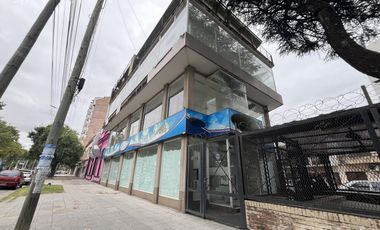 Alquiler Local de 3 pisos en Wilde