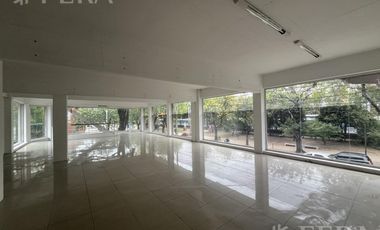 Alquiler Local de 3 pisos en Wilde