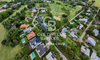 Casa en venta sobre dos lotes Club de Campo El Paso