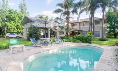 Casa en venta sobre dos lotes Club de Campo El Paso