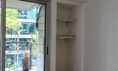 3 Ambientes  al frente con cochera .