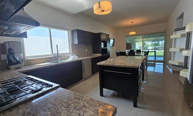 CASA EN VENTA EN FRACCIONAMIENTO LOMAS DE COCOYOC.