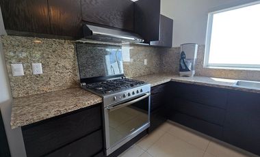 CASA EN VENTA EN FRACCIONAMIENTO LOMAS DE COCOYOC.