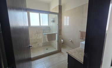 CASA EN VENTA EN FRACCIONAMIENTO LOMAS DE COCOYOC.