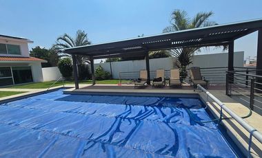 CASA EN VENTA EN FRACCIONAMIENTO LOMAS DE COCOYOC.