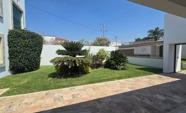 CASA EN VENTA EN FRACCIONAMIENTO LOMAS DE COCOYOC.