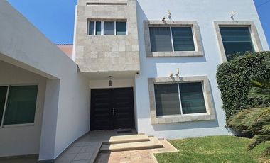 CASA EN VENTA EN FRACCIONAMIENTO LOMAS DE COCOYOC.