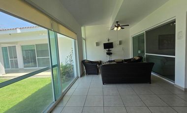 CASA EN VENTA EN FRACCIONAMIENTO LOMAS DE COCOYOC.