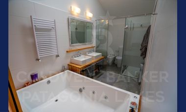 ALQUILER TURÍSTICO - Casa categoria impresionante vista al lago en barrio cerrado Villa la Angostura