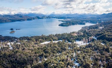 ALQUILER TURÍSTICO - Casa categoria impresionante vista al lago en barrio cerrado Villa la Angostura