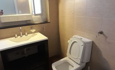 CHALET  4 AMB DESARROLLADO EN PLANTA BAJA  CON  AMPLIO JARDÍN AL FRENTE Y AL CONTRAFRENTE!