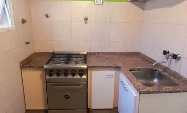 CHALET  4 AMB DESARROLLADO EN PLANTA BAJA  CON  AMPLIO JARDÍN AL FRENTE Y AL CONTRAFRENTE!