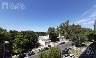 Departamento 4 Ambientes Edificio Bahía del Puerto piso alto vista única al río