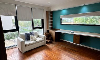 Casa 8 ambientes estilo moderno con pileta en venta - Altos de Hudson II