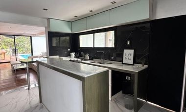 Casa 8 ambientes estilo moderno con pileta en venta - Altos de Hudson II