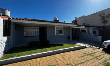 Chalet 3 ambientes venta Banfield