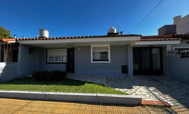 Chalet 3 ambientes venta Banfield
