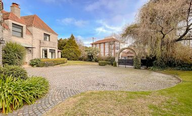 VENTA | RESIDENCIA | 7 AMBIENTES | LOS TRONCOS | 1700m² LOTE |