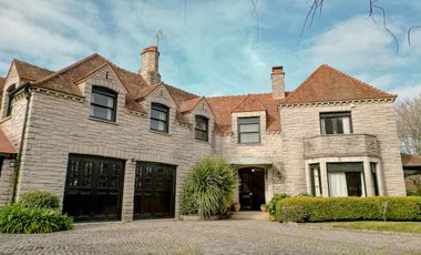 VENTA | RESIDENCIA | 7 AMBIENTES | LOS TRONCOS | 1700m² LOTE |