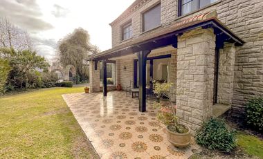 VENTA | RESIDENCIA | 7 AMBIENTES | LOS TRONCOS | 1700m² LOTE |