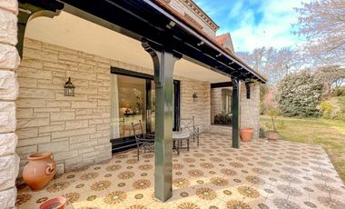 VENTA | RESIDENCIA | 7 AMBIENTES | LOS TRONCOS | 1700m² LOTE |