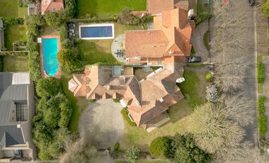 VENTA | RESIDENCIA | 7 AMBIENTES | LOS TRONCOS | 1700m² LOTE |