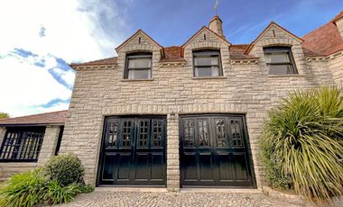 VENTA | RESIDENCIA | 7 AMBIENTES | LOS TRONCOS | 1700m² LOTE |