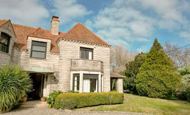 VENTA | RESIDENCIA | 7 AMBIENTES | LOS TRONCOS | 1700m² LOTE |