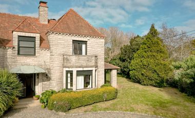 VENTA | RESIDENCIA | 7 AMBIENTES | LOS TRONCOS | 1700m² LOTE |