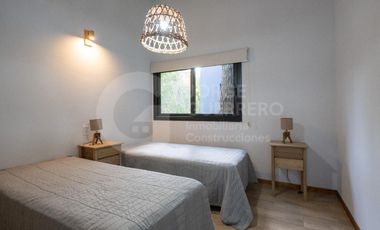 Imponente casa finalizada 2022 , de 5 habitaciones en suite, con pileta climatizada y jacuzzi.