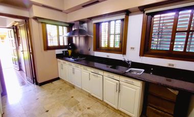 CASA EN VENTA 4 DORMITORIOS, QUINCHO, JARDÍN. QUILMES ESTE