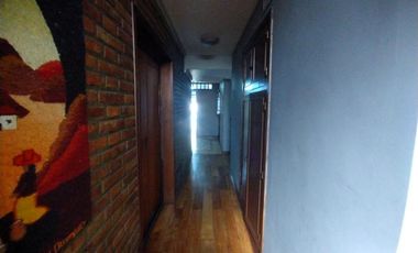 CASA EN VENTA 4 DORMITORIOS, QUINCHO, JARDÍN. QUILMES ESTE