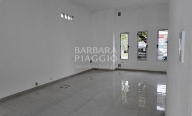 CASA DOS DORMITORIOS CON COCHERA - Juan del Campillo al 2700