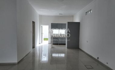 CASA DOS DORMITORIOS CON COCHERA - Juan del Campillo al 2700