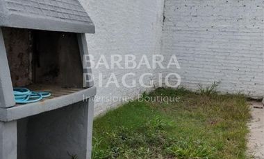 CASA DOS DORMITORIOS CON COCHERA - Juan del Campillo al 2700