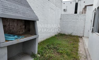 CASA DOS DORMITORIOS CON COCHERA - Juan del Campillo al 2700
