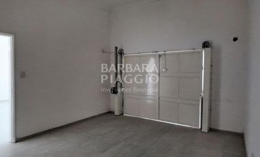 CASA DOS DORMITORIOS CON COCHERA - Juan del Campillo al 2700