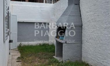 CASA DOS DORMITORIOS CON COCHERA - Juan del Campillo al 2700