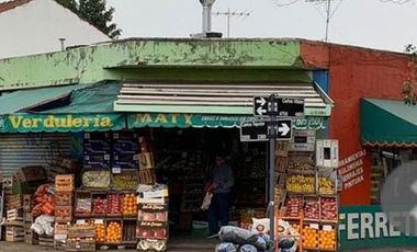 4 locales comerciales. Munro.