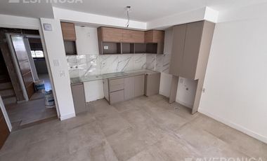 Departamento de tres ambientes en venta, Moron.