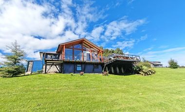 CASA EN RUTA ENSENADA, VISTA LAGO  Y VOLCAN EN 180 GRADOS