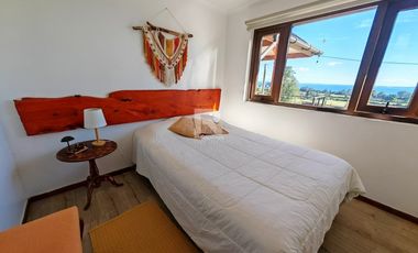 CASA EN RUTA ENSENADA, VISTA LAGO  Y VOLCAN EN 180 GRADOS