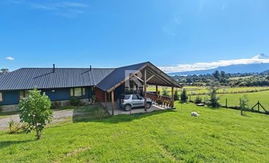 CASA EN RUTA ENSENADA, VISTA LAGO  Y VOLCAN EN 180 GRADOS