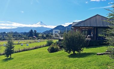 CASA EN RUTA ENSENADA, VISTA LAGO  Y VOLCAN EN 180 GRADOS