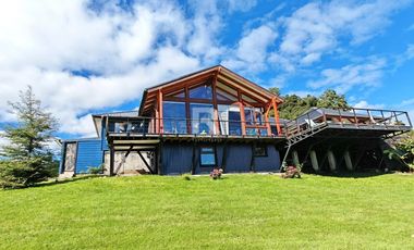 CASA EN RUTA ENSENADA, VISTA LAGO  Y VOLCAN EN 180 GRADOS