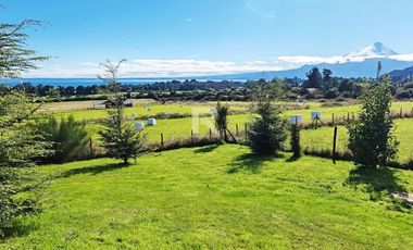 CASA EN RUTA ENSENADA, VISTA LAGO  Y VOLCAN EN 180 GRADOS