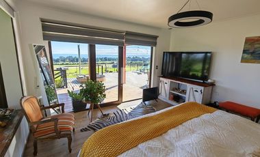 CASA EN RUTA ENSENADA, VISTA LAGO  Y VOLCAN EN 180 GRADOS