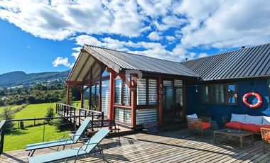 CASA EN RUTA ENSENADA, VISTA LAGO  Y VOLCAN EN 180 GRADOS