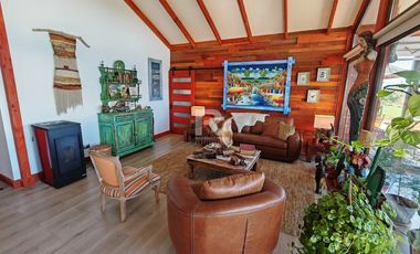 CASA EN RUTA ENSENADA, VISTA LAGO  Y VOLCAN EN 180 GRADOS
