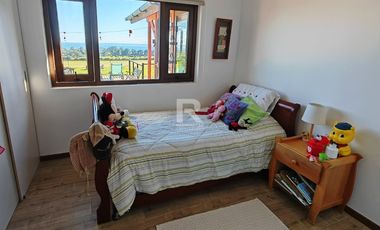 CASA EN RUTA ENSENADA, VISTA LAGO  Y VOLCAN EN 180 GRADOS